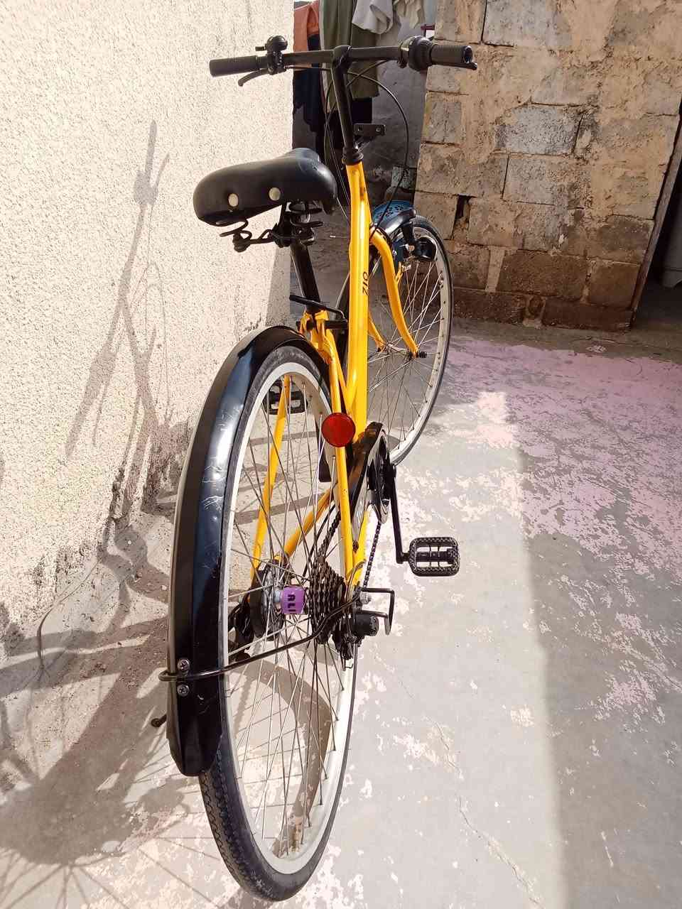 بايسكل بناتي للبيع 
حجم 27 
موديل 22 
سته تبديل شغال 
ابريكات امامي خلفي شغال 
كلوب ثلجي شغال 
سعر 130وبي مجال
 مكاني واسط الصويره 
رقم واتساب فقط ***********
