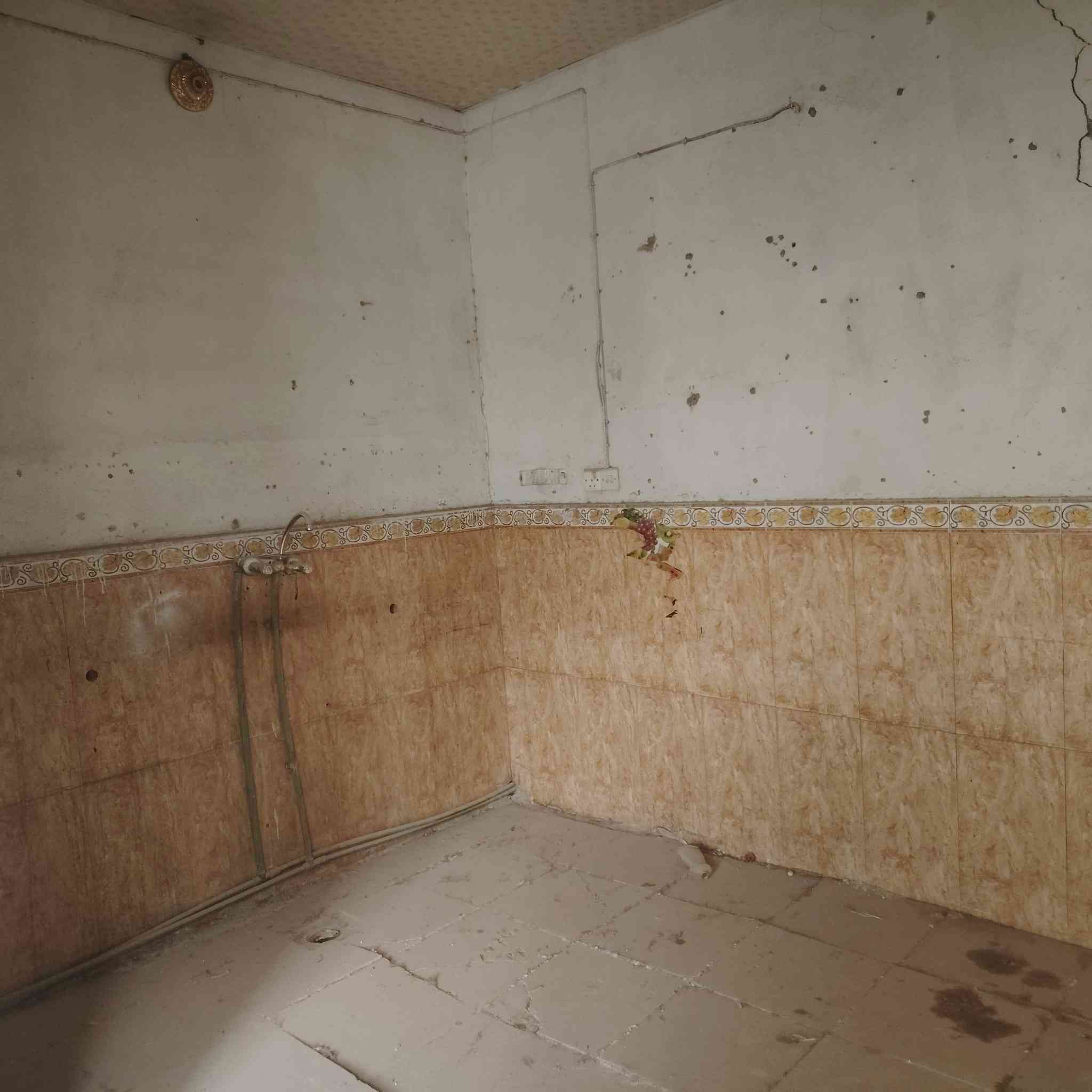 سلام عليكم  بيت 200 متر ايجار شارع المطار الجديد شارع الحوزه قريب على  شارع  غرفتين وصاله  ومطبخ  وستقبال عوزه شويه ترتيب الرضيه اول شهر  تصلحي بيها الرضيه  سعر ايجار  250الف وبي مجال   مكتب الصدرين  ***********
