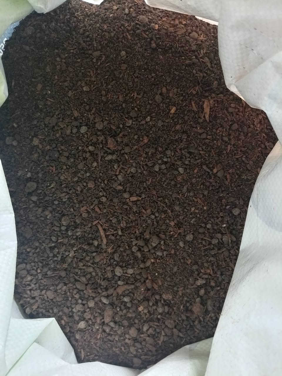 السلام عليكم تعلن علوه الكلابي عن وصول وجبه جديده من سماد دواجن المعتمد في زراعه جميع المحاصيل للاستفسار الاتصال على *********** ملاحضه يوجد توصيل للمحافضات واسط، كربلاء، حله ديوانيه،
