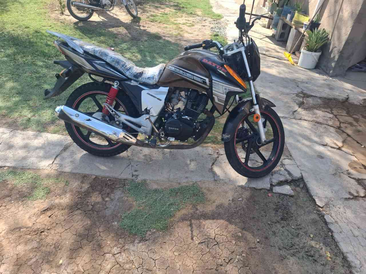 دراجه دايوان ٢٠١٨
محرك مكفول خير من الله
دراجه أوراقها كامله كمرك مدفوع بوجهك الترقيم
دراجه يرادلها ترتيب مااكلك كامله بس محرك وقوه ونضافه الشاصي خير من الله
سعر خاص بيها مجال حك الجيه
رقم تلفون ***********
