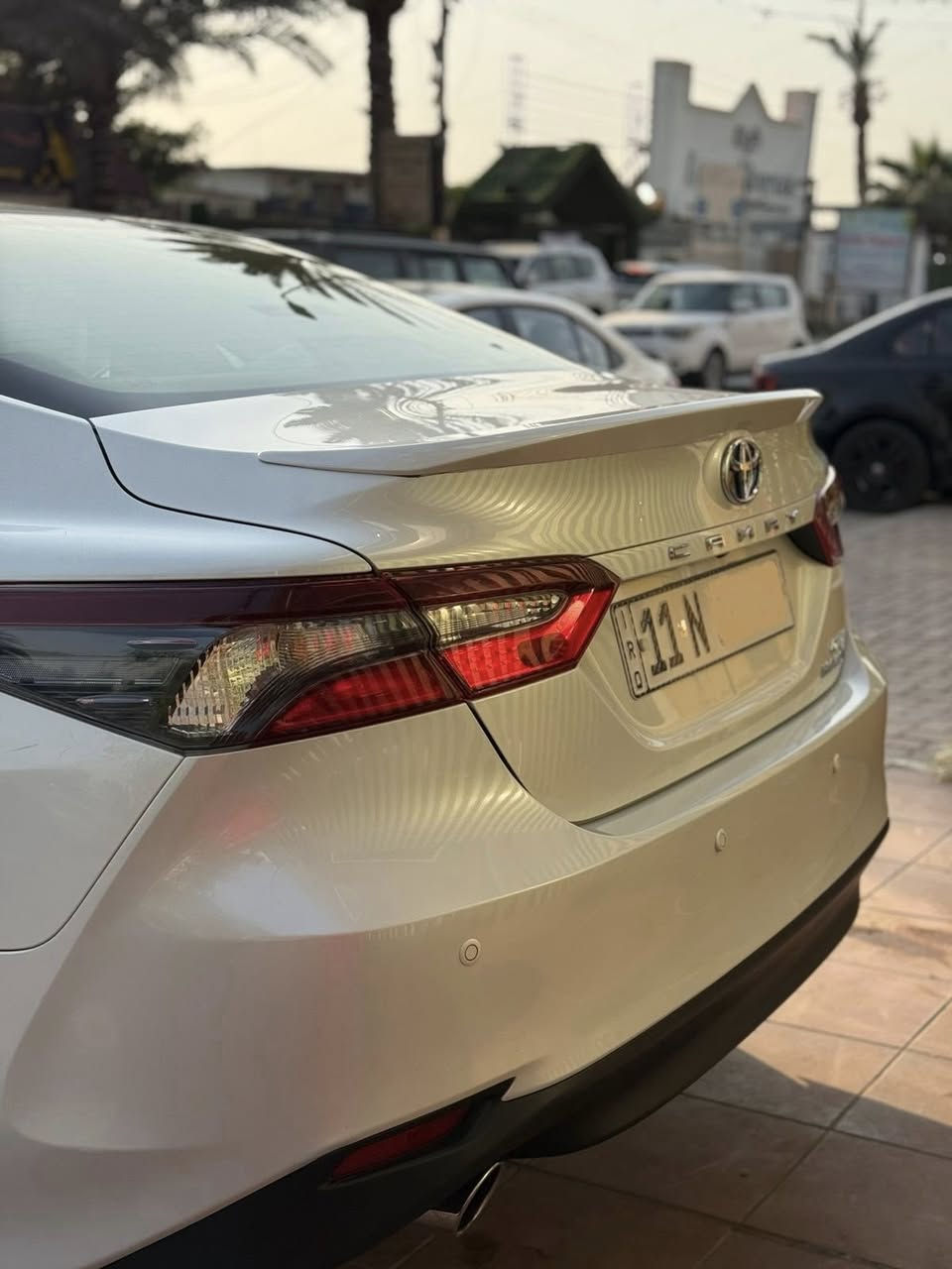 السلام عليكم 
تويوتا كامري 2024 خليجي وكالة عبد اللطيف ع ايد وحدة من الشركة لحد الان 
ماشيه 41 الف كيلو متر سنويه جديده رقم دولي جديد بسمي
فول مواصفات 
-بصمة عدد 2 
- كراسي كهرباء
- كامرا خلفيه 
-حساس امامي وخلفي 
- لد امامي 
-فتحه سقف 
-تبريد بيانو 
-مري شفط 
-اشاير بالمري 
-تحكم ستيراً 
-سايد بريك دكمة 
-اوتو هولد 
-3 انظمة قيادة 
-بردة خلفية
-شاحن واير ليس
-كروس سرعة 
-مري شفط
-ويل كب كروم حجم 18 
-قطعتين تبريد
-شاشة ابل كار بلي
-سبايدر خلفي 
-محرك حجم 2500 هايبرد 
وبعد بيها هواي مواصفات 
السيارة مكفولة كفالة عامة عدة بارد بل باب لخلفي مقدار 10 cm وبيها تكحيل كارت بل باب مال سايق مقدار شبر فقط غيرها كفالة عامة 
📍مكان السيارة بغداد البنوك 
و السعر 💸: 215 ورقة وبيها مجال بسيط 
للاستفسار : ***********
