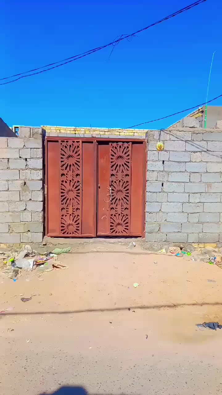 بيت للبيع بحي الامين  الثاني
تبليط وخدمات كامله مشمول بتطويب
غرفه وصاله ومطبخ وصحيات داخليه وخارجيه طارمه 
مساحته ١٢٥ سند٢٥  السعر خاص او 
رقم موبايل***********
