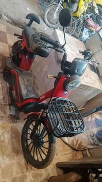 دراجه شحن للبيع السعر 300  وبيها مجال شغاله 07811518240