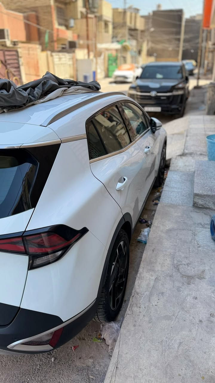 سلام عليكم اسبورتج البيع موديل 2024وارد  اخليجي سياره كلش حلوه كير مكينه كفالة كشنات تدفئه كشن كهربائي قطعتين تبريد أربع أنظمة قيادة ماشية ٤٥الف السعر ١٧٥وبيه مجال بسيط بيه صفحه صبغ وبنيد صبغ كفاله من الكص والكلبه والجفيه سياره وكعت من ناقله بل شركه قماره كفالة صفاح الصدر كفاله من الشخط مكان السياره بغداد بلديات ***********
