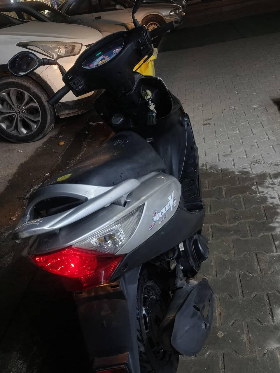 كامكو V2
محرك مكفول ضمان لا مفتوح ولا ملعوب بي صار شهر من ماخذه دراجه نظيفه كلش وناعمة نكره سلف ماتتخر الله شاهد ماتعبانه دهن بس مره وحده مبدل مستعمله ١٣يوم 
***********
