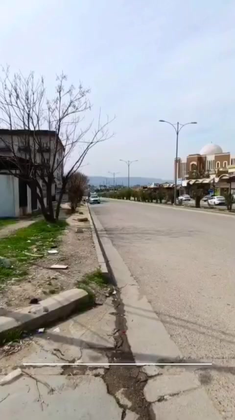 كم مرة تعبت من مكان سكن يخليك تفكر بكل تفصيلة قبل لا تتحرك؟
مدارس بعيدة… سوق بعيد… وطلعة بسيطة تصير مشروع كامل.
هسه تخيل العكس تماماً…
شقة بالطابق الأرضي في السليمانية – كولي شار
مجهزة حتى تعيش انت وعائلتك براحة بدون ما تفكر بكل خطوة.
أطفالك؟
مدرسة الزهاوي والمرد قريبين جداً…
يعني لا تأخير، لا قلق، ولا ضغط يومي عليك وعليهم.
شغلك بالسوق؟
راح تكون قريب… توصل بسرعة وترجع ترتاح بدل ما تضيع وقتك بالطريق.
وأم البيت؟
كلشي تحتاجه متوفر حولها
ماكو “انتظر” ولا “منو يجيب”
كلشي قريب وبسيط.
✔ موقع يخدم يومك من أول ما تطلع لحد ما ترجع
✔ شقة بالطابق الأرضي = راحة حقيقية بدون درج وتعب
✔ مساحة مناسبة تخلي كل فرد من العائلة مرتاح
وإذا تريد تكسر الروتين وتفرح عائلتك…
فاملي مول على بعد 5 دقايق فقط.
هاي مو شقة والسلام…

و سعر الشقه 5 دفاتر ونص و بيها مجال
📩 إذا حسيت هذا المكان مناسب الك
والسعر مناسب الك
تكدر تتواصل ويايه على هذا الرقم
***********
