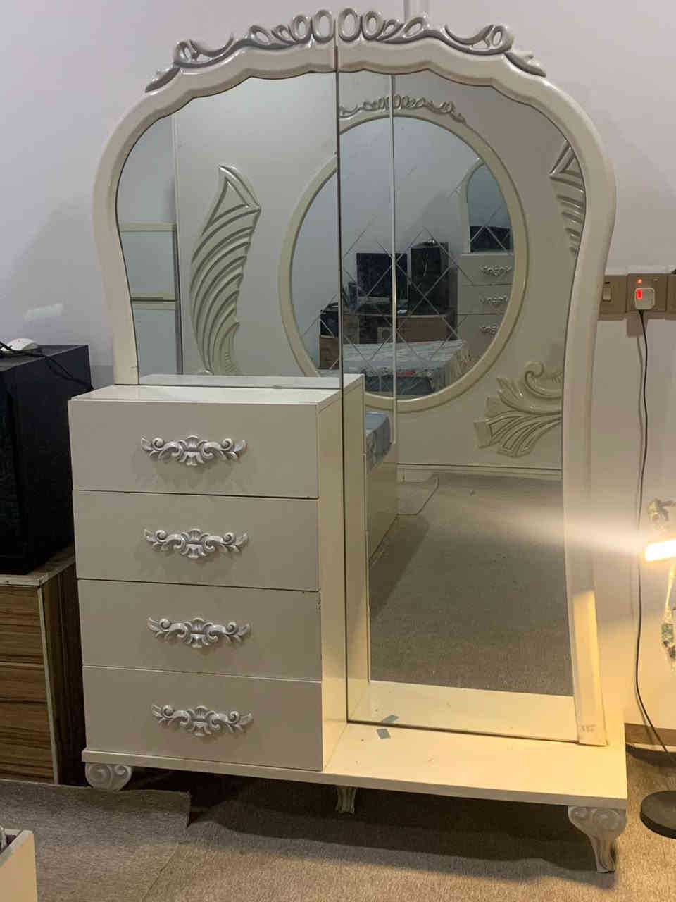 � للبيع غرفة نوم كاملة ونظيفة
� السليمانية
� واتساب فقط: ***********
� ماكو توصيل
� السعر: 375 ألف وبها مجال
� سبب البيع: السفر
�����
