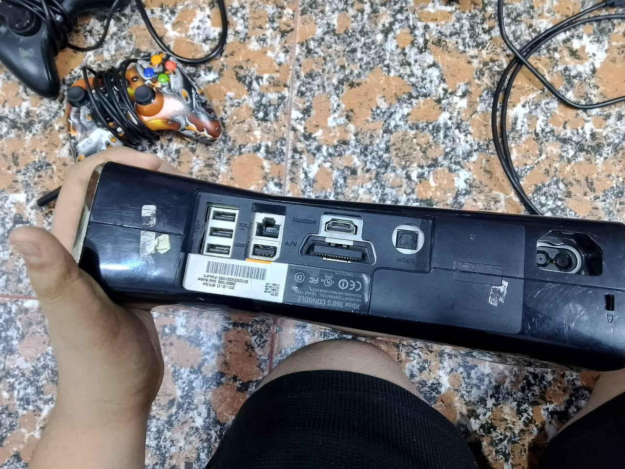 اكس بوكس 360 للبيع و ذاكره 250 مهكر بيه 34 لعبه ما عده البرامج وياه فلاش ذاكره 30 و تعليم كيفيه تنزيل العاب بيه  مع يدتين واير المشكله الوحيده منفذ الاقراص ميشتغل السعر خاص


**إذا كنت صاحب هذا الإعلان وتريد حذفه لأي سبب، رجاءا أرسل رسالة إلى الدعم الفني**