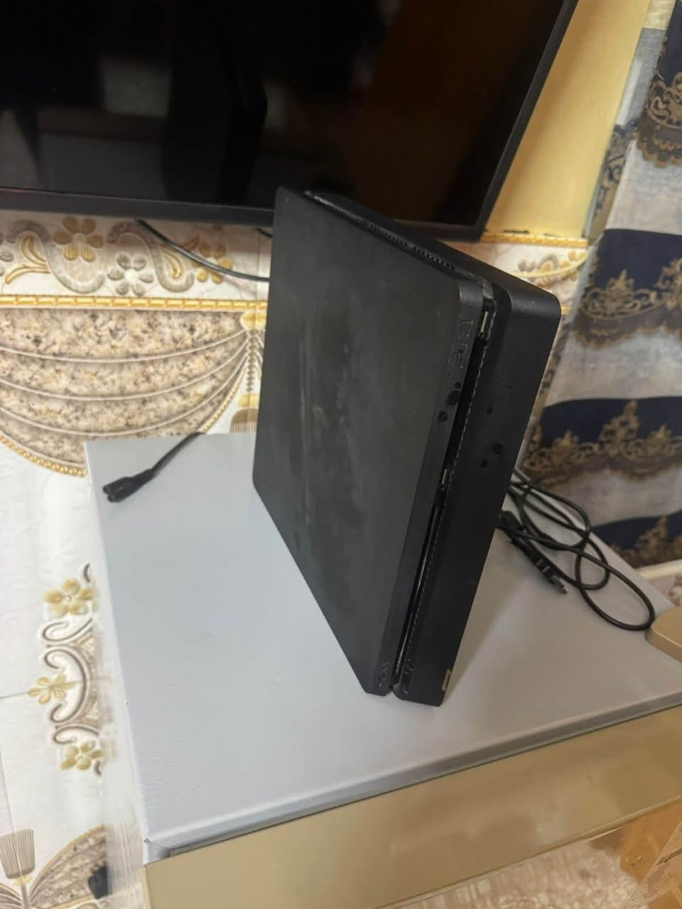 بلي 4سلم مهكر واحد تيره جهاز نضيف لامفتوح ولاداخل صيانه
جوستك 1 

السعر 325وبي مجال قليل

الموقع/بغداد

***********
