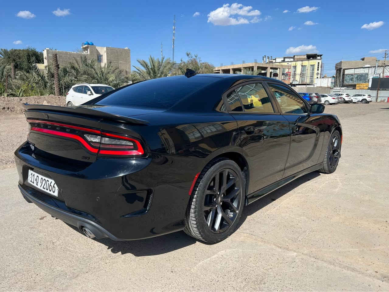 السلام عليكم 
دوج جارجر ٢٠٢٢  فئه جيتي GT وارد امريكي حادثهه جاملغ  جهه السايق والبنيد مصبوغ 
بدون دواخل لا لغد ولا شاصي السياره جديده مكينه كير تبريد صدر كله جديد مناقصهه شيء السياره ماشيه ٣٠ 
مواصفات شاشه كار بلي نظام سبورت وتراكشن شفتات ستيرن حساسات خلفيه فول عده الفتحه 
مواصفات الجيتي 
مكان السياره بغداد الاعظميه 
السعر ٢٤٥  وبيهه مجال بسيط  الشراي يتصل فقط بيع بدون مراوس 
***********
*********** بغداد, العراق
