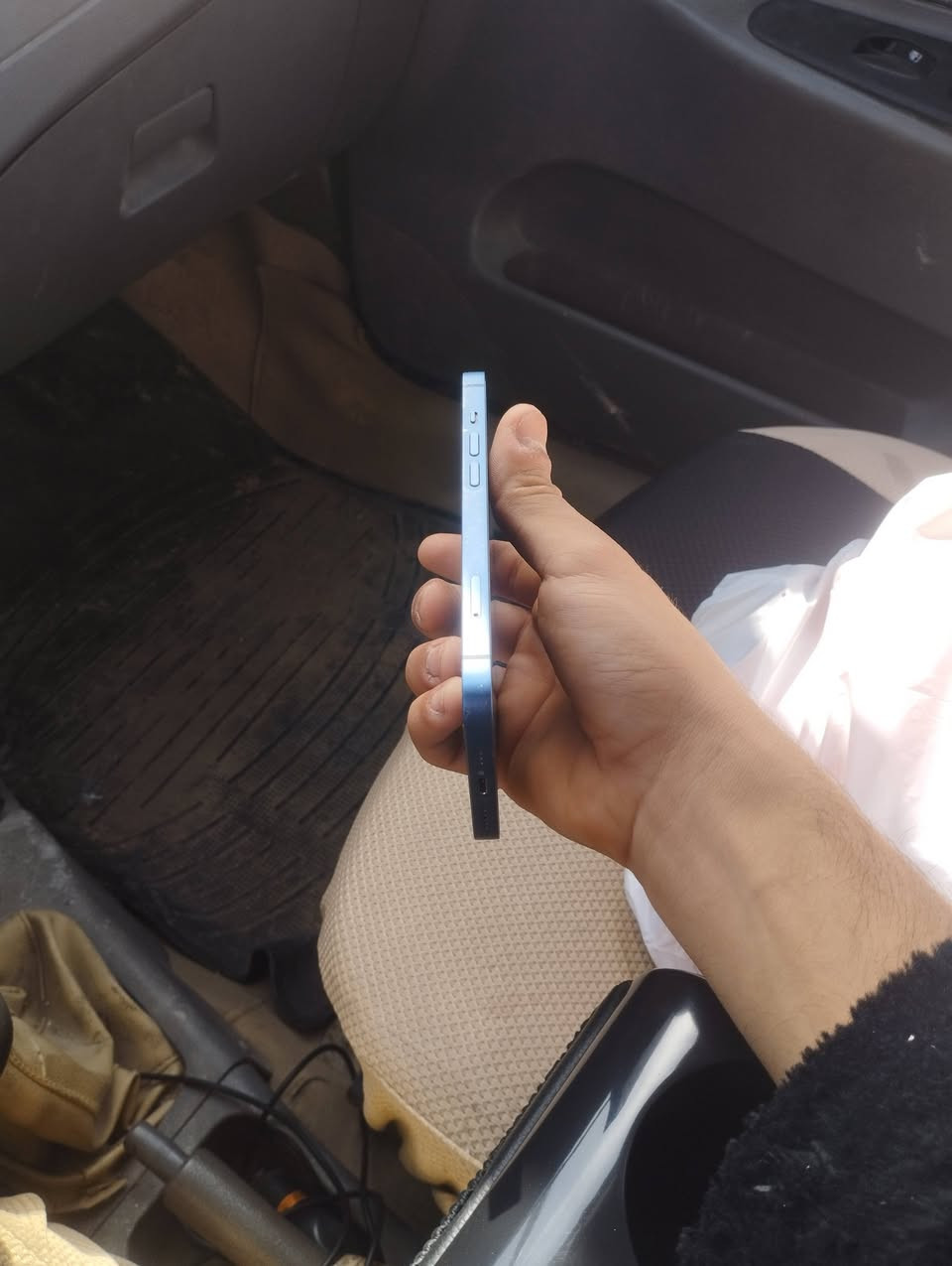 سلام عليكم 
ايفون١٣عادي ذاكر١٢٨
جهاز وتر بروف كلشي مامفتوح بي معى كارتون بس مشكله بل كامره مرات تشتغل مرات لا 🤖 وبي شخط بل شاشه مو كسر شخط مكاني كربلاء المقدسة سعر ٣٥٠وبي مجال حك جيه رقمي***********
