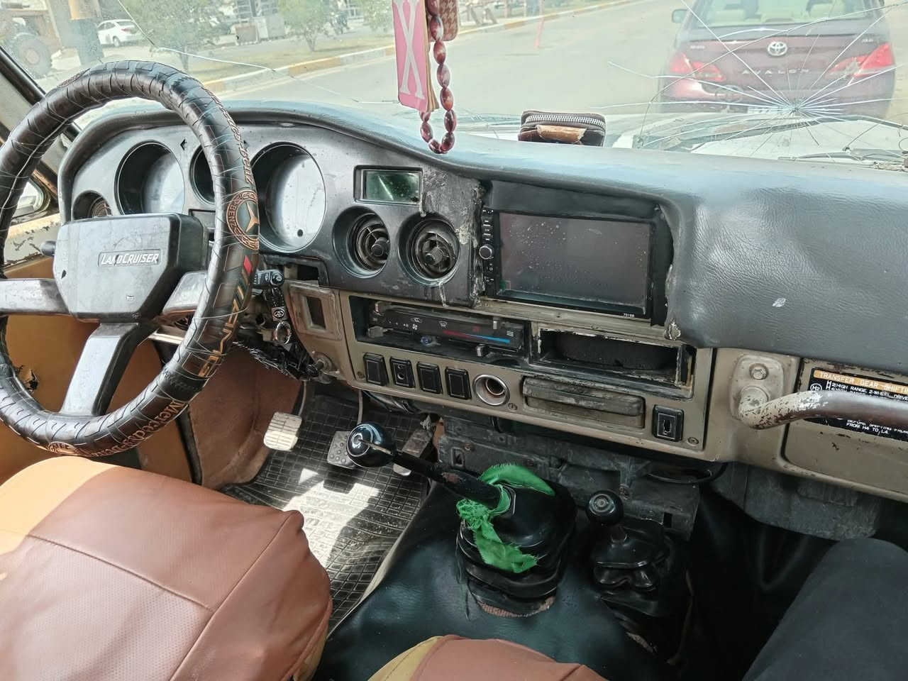 لاندكروزر موديل 1989 للبيع أو مراوس حسب القناعه سياره خير من الله كير محرك تخم  تايرات جدد كفاله ويل كب سياره وين ماتريد روح ترايك البصرة العنوان ديالى بلدروز ***********
