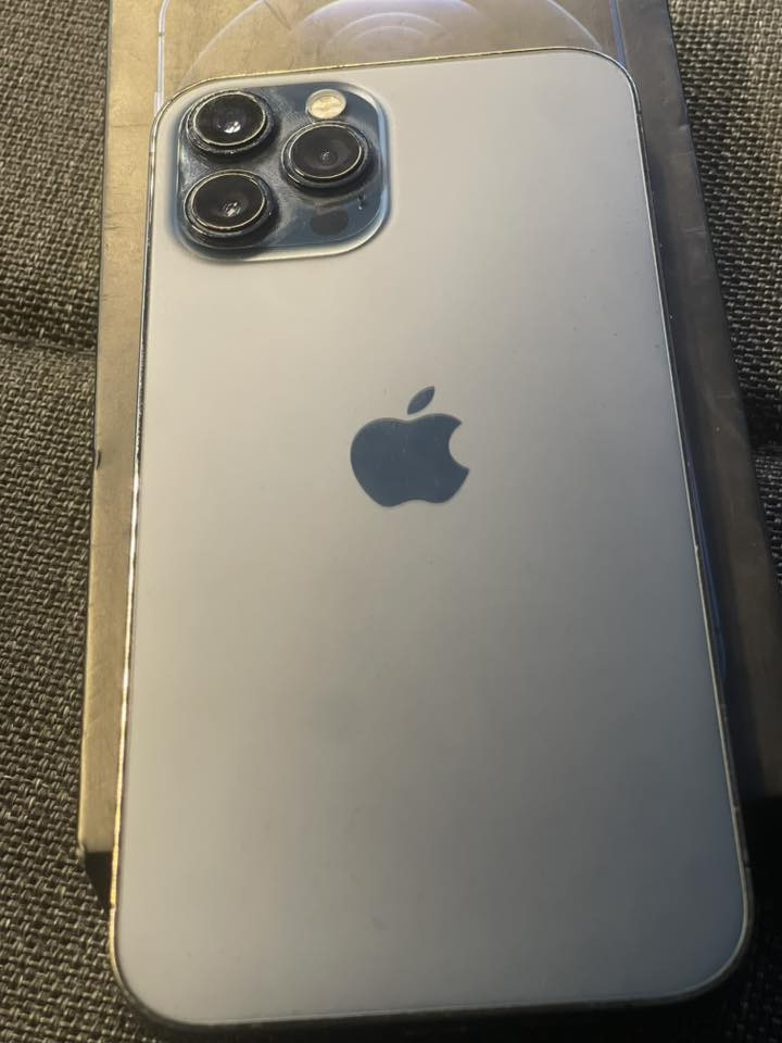 السلام عليكم 

عندي آيفون ١٢ برو ماكس للبيع  المبايل مكفول كلشي مامبدل بي محافظ  عليه كله بلادي ذاكره ٢٥٦   والبطاريه ٧٦ يعني زينه تمشيك ٥شهر واذا تريد تبدله الوكاله مالته ب٣٠ وشحن مايصرف أصلن كلش زين .ملحقاته كامله الكارتونه مالته الاصليه مطابق رقمه معه المبايل وياه الكيبل  الأصلي مالته وياه كفر اصلي جلاتيني شفاف والسعر  ٥٢٥ بس امنه المبايل نضيف بشكل قبل لتأخذه فحصه حته بل حاسبه  وبي مجال حك الجيه ورقم المبايل *********** واتساب أو تصال موجود
