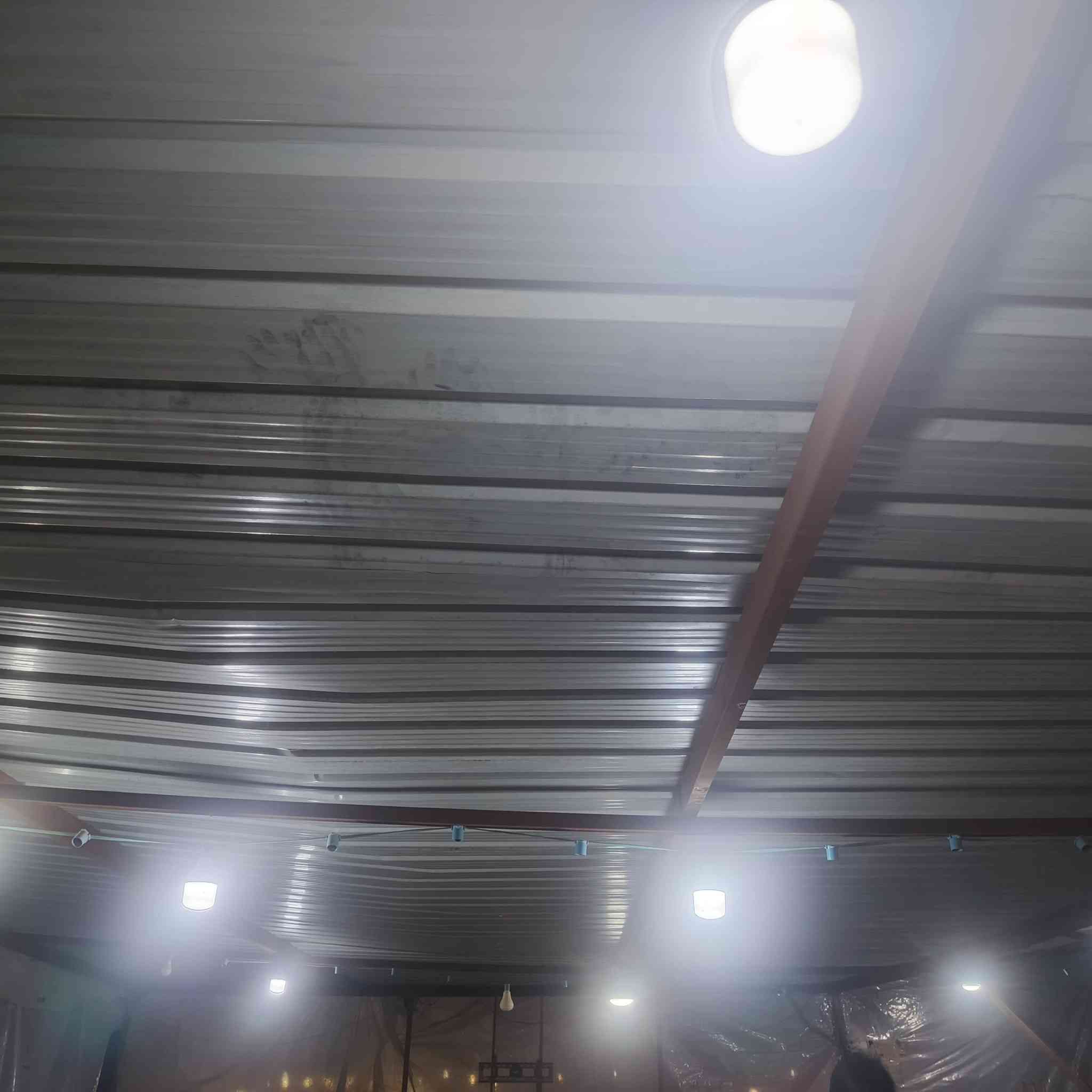 سقفيه الطول 9 في 6 وميوزه انمنيوم. وحد 5 امتار واحد 2 متر لتواصل
*********** لتواصل اتصال
