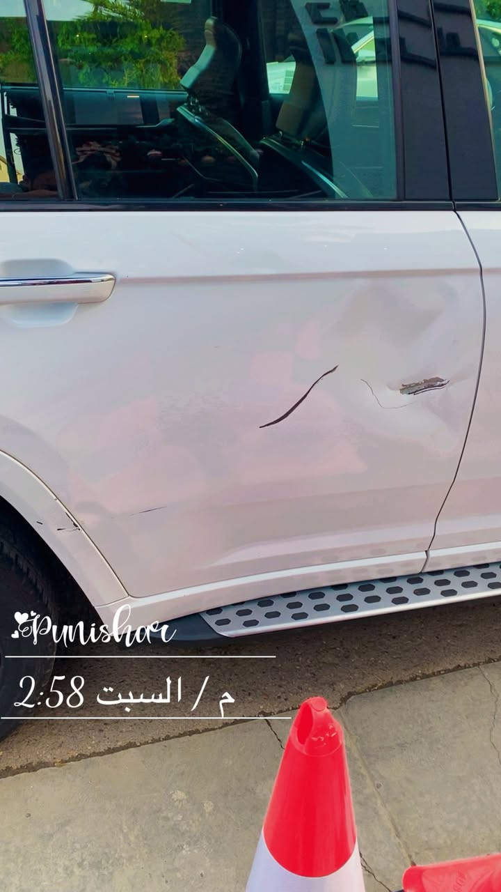 سلام عليكم جيب موديل 23 ماشيه 46 خليجي وكاله هارلم اوفر لاند يعني فول الفول رقم بغداد باسمي السياره مكفوله عدا طخه بالباب الخلفي موضحها بالصور مكاني اليرموك السعر 44 وبي مجال للاتصال ***********
