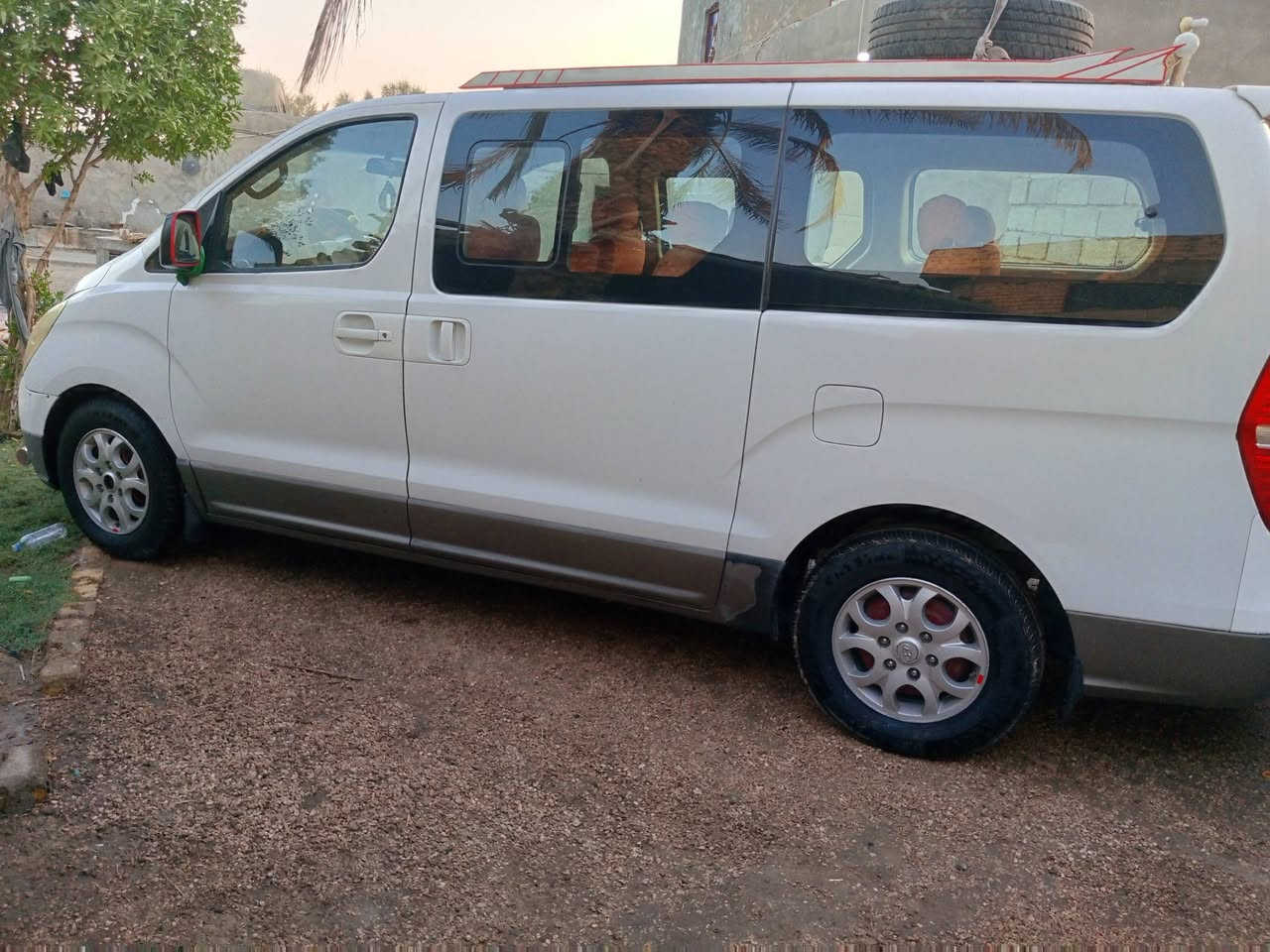 سلام عليكم للبيع ستاركس موديل 2014رقم انكليزي مصفره رقم بصره سياره مكفولة كفاله عامه حداديه كهربائيات تخم تاير جاهزه لاستفسار ***********
