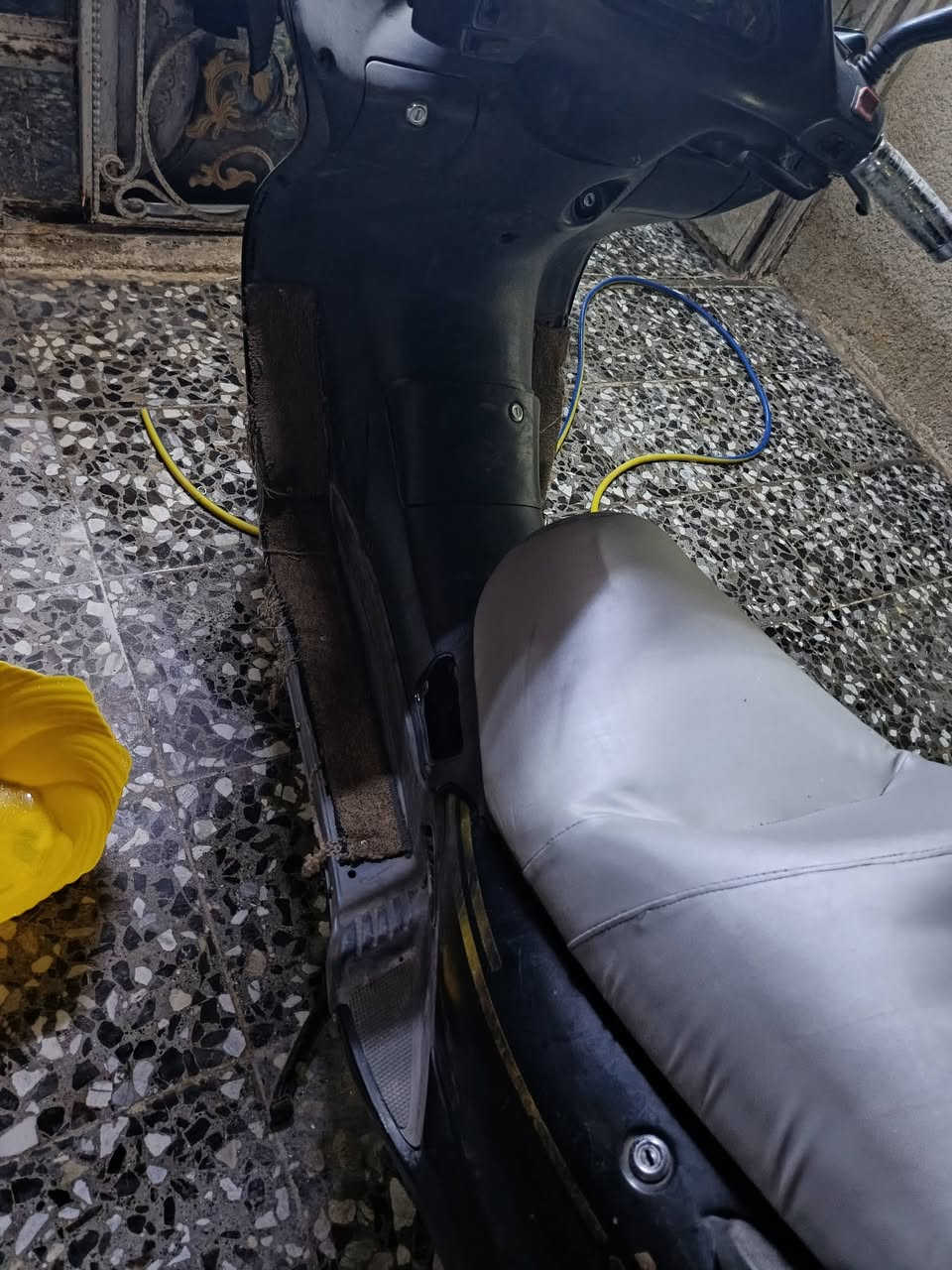 دراجه كتف يراد عاطل اني ريد بيع كوم حديد ٢٥٠ ***********
