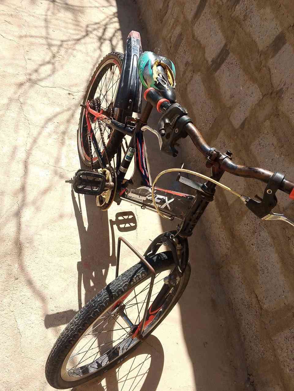 السلام عليكم بايسكل للبيع موديل 2018 سعر 30 الف الرقم ***********
