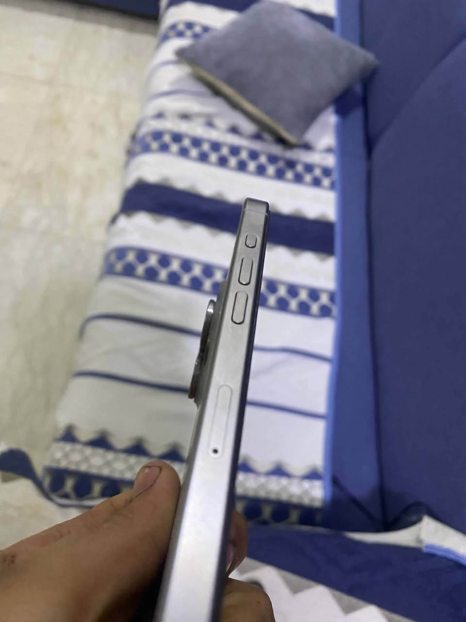 ايفون 15برو ماكس جهاز نضيف 
مكفول ضمان ماستر فاتحه عل ايدي 
استخدام بيت الذاكره 256
بطاريه100
***********
السعر 1250
