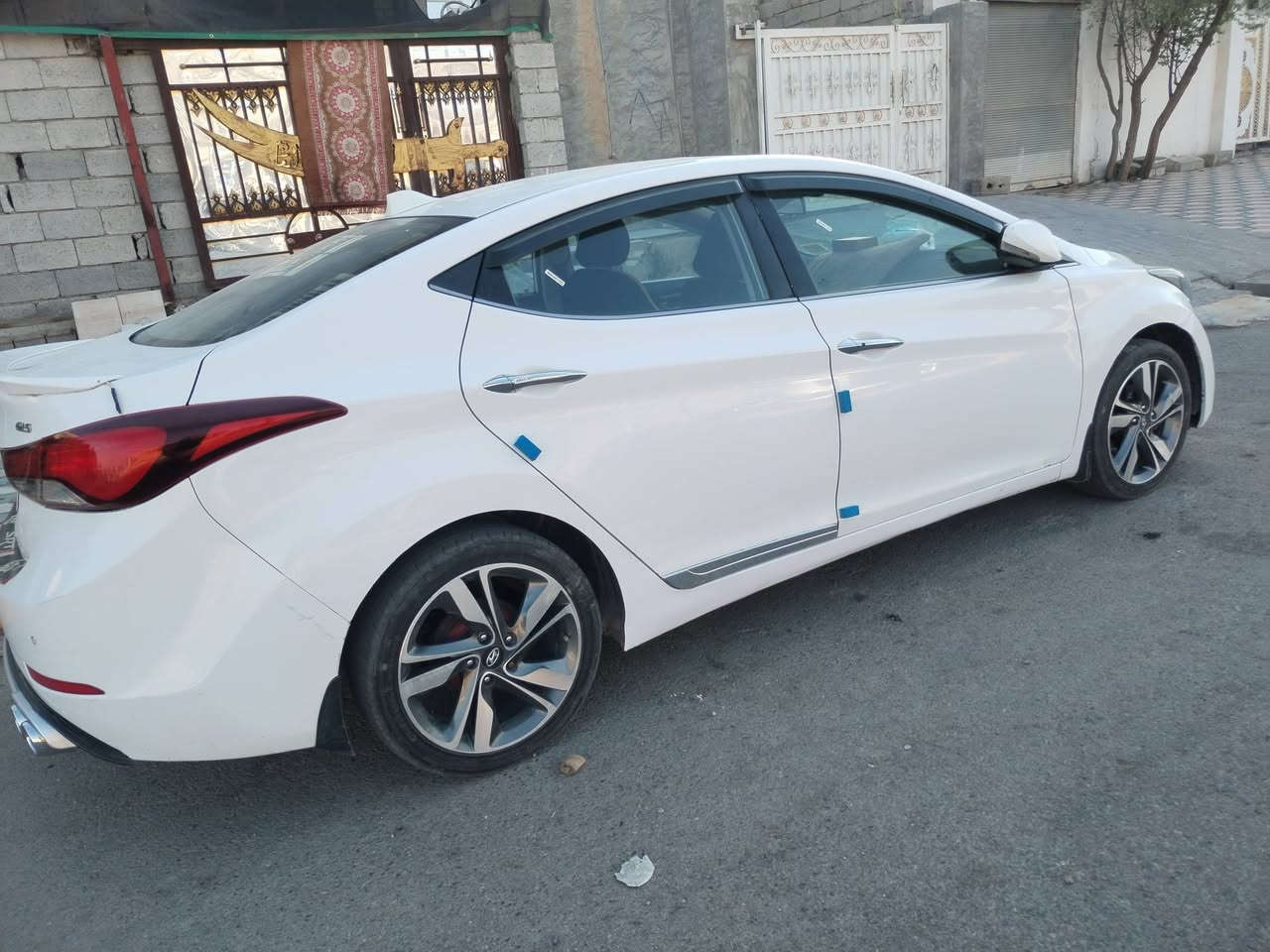 النترا 2014 خليجي شكل ١٦ فئة GLS
فول موصفات للأخير 1/1فول بصمة تشغيل بصمة أبواب بصمة جنطه فتحه بالقماره هوايه بيه مواصفات
محرك 2000 دوش المرغوب بوضع الشركة 
السياره جديده وجاهزه بدون اي نقص وسعرها مناسب 
رقم بغداد  بإسمي بية جاملغ الامامي رش فقط بدون دواخل
للاستفسار 
*********** .
