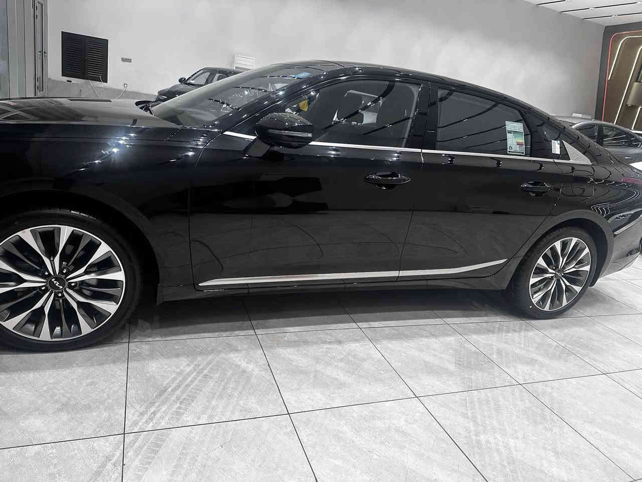 تحيه طيبه الاخوه الأعزاء k8
موديل ٢٤ زيرو صفر كيلو متر فول موصفات للاخير موصفات الكادنزا معرفه من مساج كشنات فول vip بانراما شفاتات بصمه رادارات توقف ذاتي السياره فول للاخير مكانها بغداد البياع 
السعر ٤٨ مليون مرقم كامل 
***********
