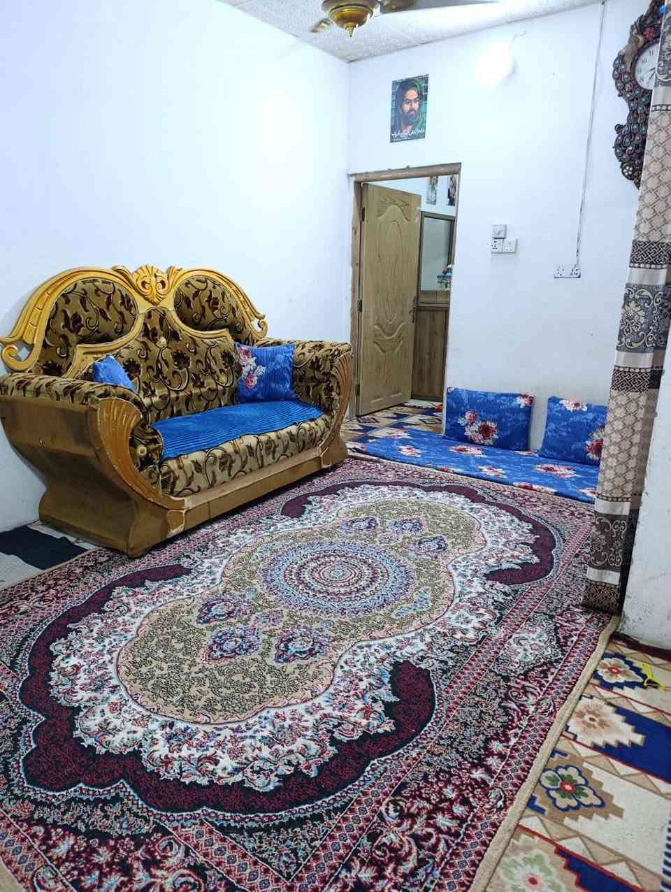 بيت مساحه 55 متر عنوان سايدين المطار شارع اسواق فدك ثاني فرع عن الشارع قريب جدا من الشرع العام يحتوي على غرفه وصاله وتخاريج اساس تجعيب طابوك وبناء بلوك درجه اولى والسقف سندويج درجه اولى ارضيه سيراميك وسقوف ثانويه ماء قوي جدا بدون ماطور والكهرباء جيده جدا 
السعر المطلوب 16 مليون وبي مجال قليل 
رقم ***********
