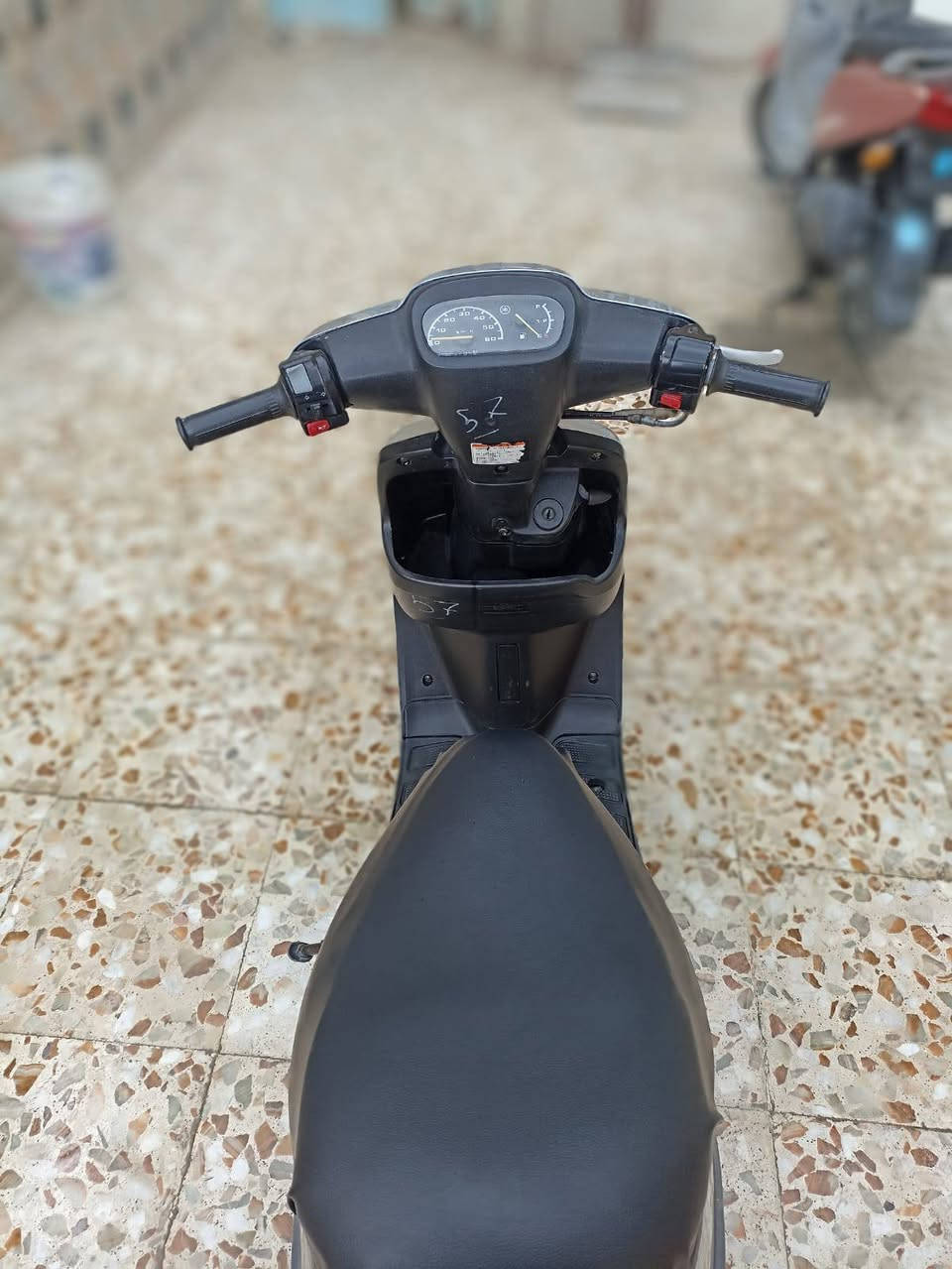 دراجه بتره للبيع حاويه قبل 3 اشهر طالعه شلعه ومعدل نضافه 100/100 سلف هندر اشاير لايت عالي ناصي بك لايت كله شغال  ما تصرف عليها الف السعر 700 وبيها مجال للشراي ***********
***********
