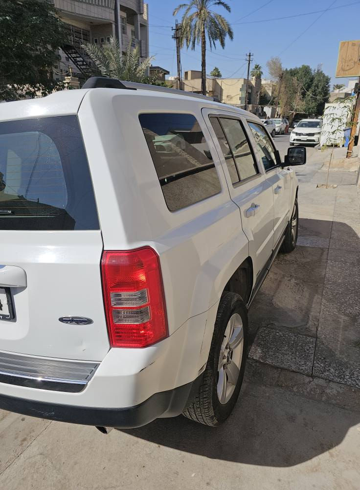 السلام عليكم. باتريوت موديل 2017 فئة لاتيتيود. فور ويل. فتحة بالقمارة. كرسي السائق كهرباء وتدفئة بالكراسي الامامية. محرك 2400 رقم دولي السنوية بإسمي ولغاية شهر 12 2028 .مكاني بغداد .الحادث أمامي بنيد وجاملغ ايمن. السعر 102 وبيها مجال .الاتصال *********** .متوفر واتساب بغداد, العراق
