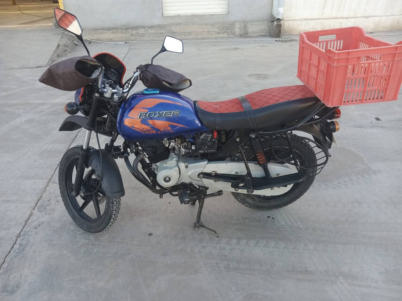 يا الله السلام عليك دراجه بوكسر 21 أوراقها كامله 4 محركها 150 دراجه كلش نضيفه مكلف بالنشر رقم صاحب الدراجه ***********
