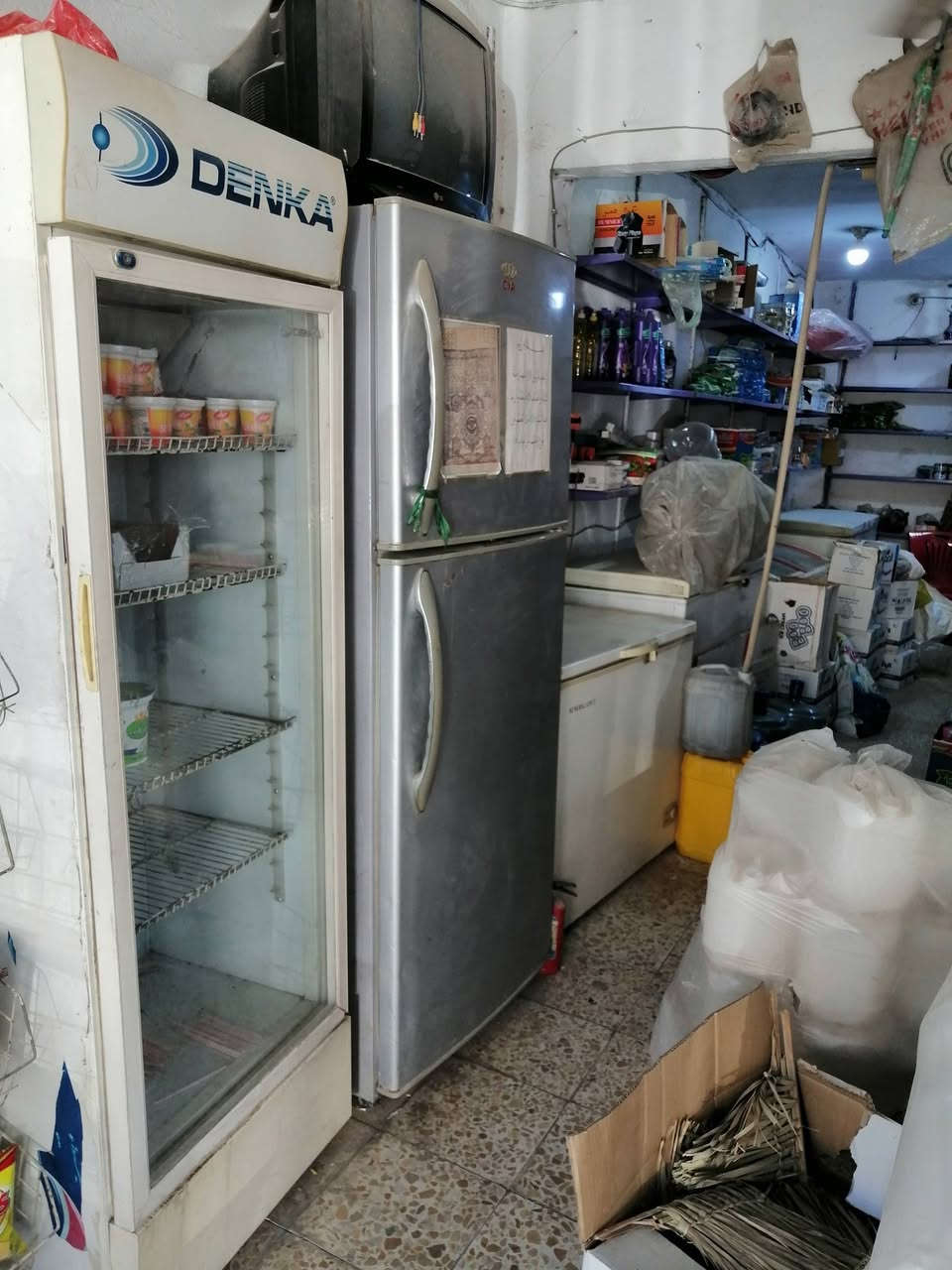 أغراض محل غذائية للبيع فنر جام خانه عماريه حافضات 2 عموديه 1طرحيه ثلاجه 2 مجمده 3 ميز 5 سبلت 1 رفوف والمواد الغذائية السعر 7 مليون /لعدم التفرغ / النجف الاشرف حي الأنصار خلف محطة الغاز /***********

