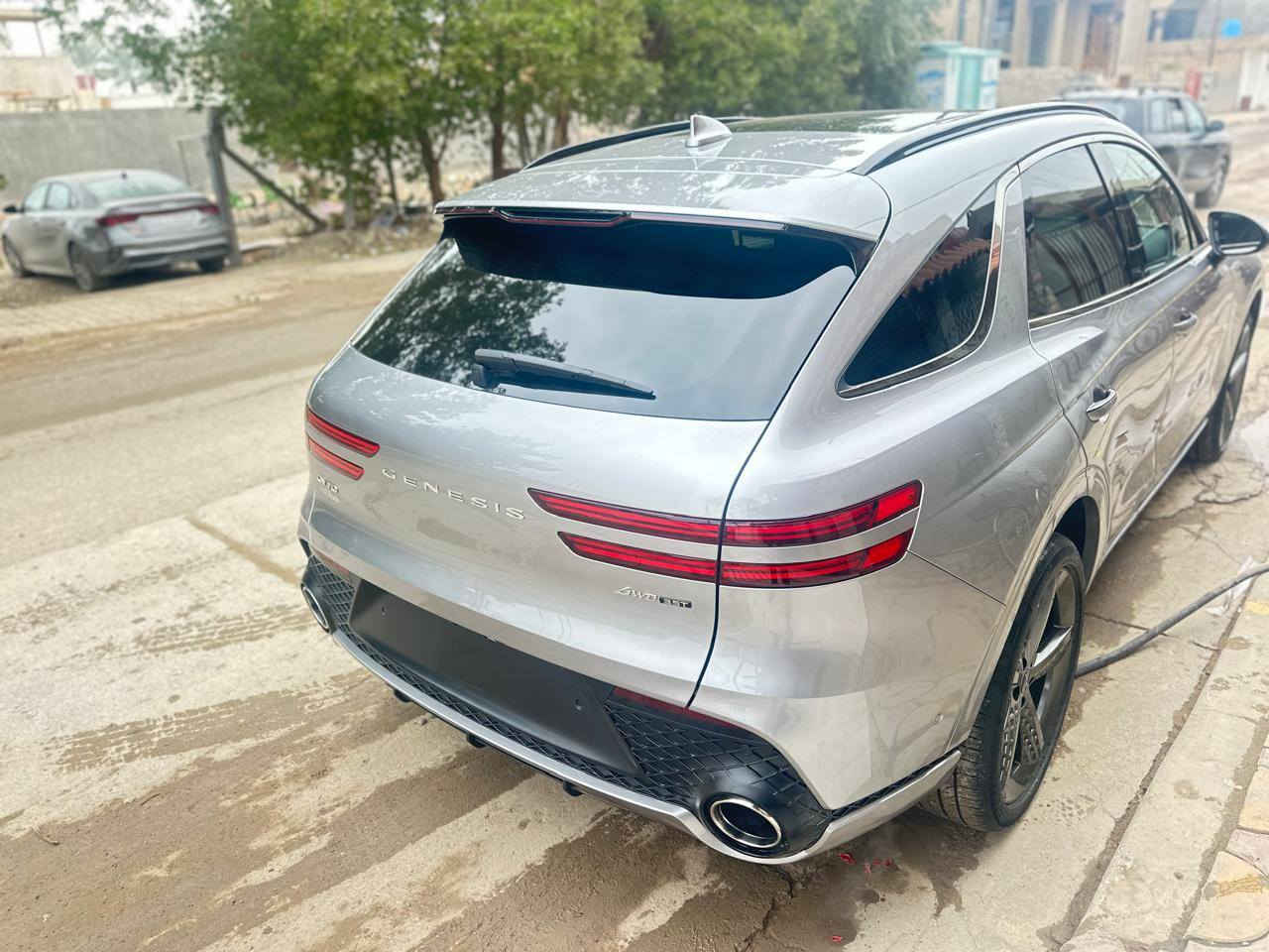 جينسس GV70 سبورت بريستيج (Sport Prestige) للبيع
موديل: 2025
الفئة: سبورت بريستيج (Sport Prestige) – أعلى فئة
المحرك: 3.5 لتر V6 توين تيربو
الدفع: دفع رباعي AWD
القير: أوتوماتيك 8 سرعات
المواصفات:
محرك 3.5 لتر توين تيربو بقوة 375 حصان
دفع رباعي AWD
فتحة سقف بانوراما
مقاعد جلد نابا فاخر بنقشة رياضية
تبريد وتسخين مقاعد أمامية وخلفية ومساج مقاعد
شاشة كبيرة مع نظام ملاحة+ وقيادة ذاتية
كاميرا 360 درجة
عرض المعلومات على الزجاج (HUD)
تشغيل بصمة + دخول ذكي +وركن السيارة ذكي
ذاكرة مقاعد للسائق والراكب
نظام صوت فاخر
ديكور داخلي كاربون فايبر
حساسات أمامية وخلفية
رادار + أنظمة أمان متكاملة
جنوط رياضية قياس 21 إنج
حالة السيارة:
نضيف جداً ماشيه ٥٠٠٠k
وارد أمريكي
كلين تايتل (Clean Title)
بحالة ممتازة جداً
السعر: (395)
الموقع: (بغداد) الرقم بغداد
للاستفسار: (***********)
مستعجل على البيع
