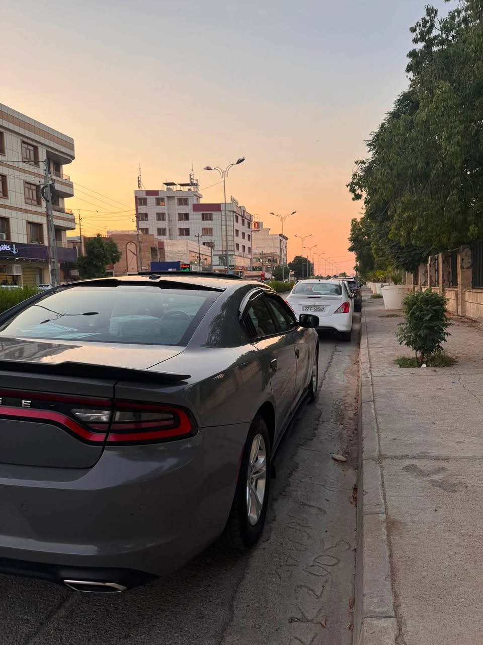 السلام عليكم
للبيع دوج جارجر 2019
sxt 
السيارة فول مواصفات عدة الرادار الامامي 
المحرك ٦سلندر 3600
الرقم اربيل هزة جديدة 
السيارة باسمي تحويل مباشر 
السيارة فول مواصفات 
كشنات كهرباء وتدفئة وتبريد وجلد والمقاعد الخلفية تدفئة كامرة خلفية حساس خلفي بصمة تشغيل عن بعد 
فتحة سقف مري قلاب عند رجوع للخلف كشنات خزن ميموري تبريد ثلج 
نضام توقف السيارة عند الرجوع للخلف والباب مفتوح والشاشة وسط والتحكم بالاعدادات عن طريق الشاشة وبعد هواي تفاصيل السيارة ربع ميحتاج تصرف عليهة السيارة ماشية ٢١٠الف كم 
حادث السيارة موجود بالصور
السعر ٢٢٠ورقة السيارة عليهة غرامات ٨٠٠الف ينزل من السعر 
الرقم :***********
وبي واتساب

