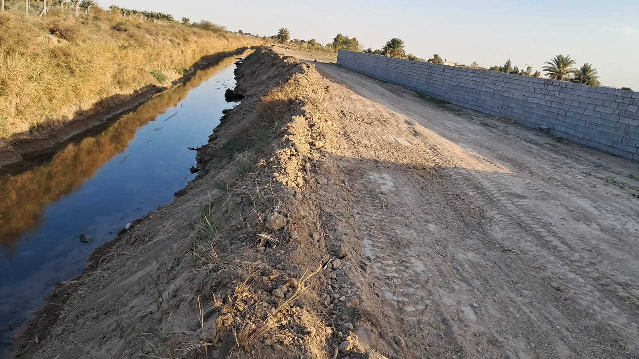 ارض زراعيه شارع بني زيد  مقابل الملعب الجديد مساحه ٤ دونم  مسجه كلها كاع رمل جرف شط ع نهر السعداويه مباشر  محتاجلها فلاح  ***********
