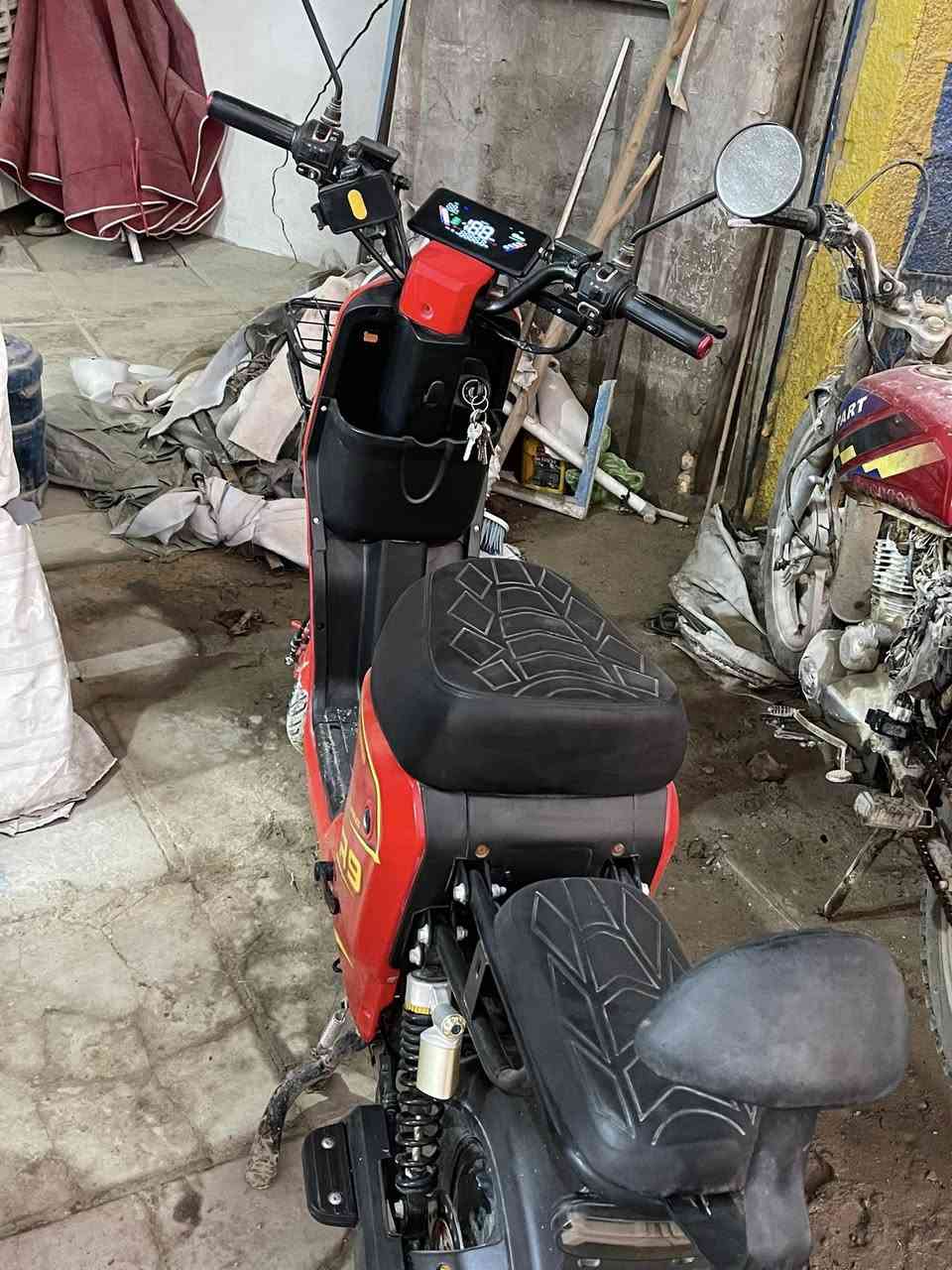 السلام عليكم  —دراجة للبيع —

دراجة شحن r9 2025 اصلي نظيفة استخدام شهرين..
خمس 5 بطاريات
لايت امامي خلفي 
اشارات رجوع بك خلفي
شاشه

السعر 400 الف وبيها مجال 

دراجة مرتبه للاستفسار عل الرقم  ***********
