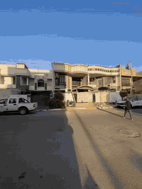 توفر بيت للبيع مساحه 150متر واجهه7,5نزال20 
موقع مميز على شارع 20متر 
في حريه حي السلام شارع 20 قرب مكتب الرحمن 
البيت طابقين 
الطابق الأول يحتوي على كراج وصحيات خارجيه وصاله ومطبخ وحولي وغرفه نوم وصحيات ومنور .
الطابق الثاني 
يحتوي على 3غرف نوم وصحيات 
اللاستفسار اتصل على رقم او مراسله وتساب 
***********
