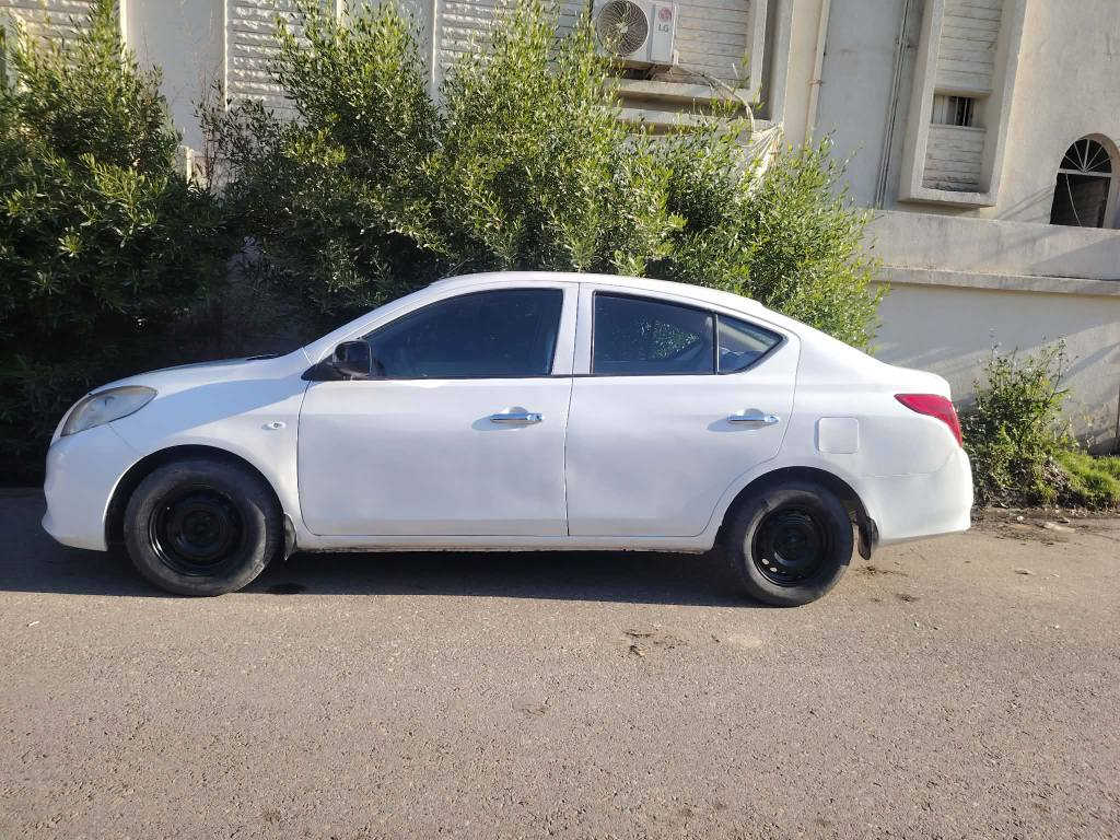 نیسان سەنی (لاکشمیبای)
مۆدێل 2014
رەقم و ژینگە و رێگاوبان و هەزەی نوێیە
تازە هەزەی بۆ کراوە پشتو پێشی تازە توند کراوەتەوە بێ تەقە و رەقیە 
پشت و پێشی کەپسە 
برانەوەی بەشەرت 
تەعول و غەرامە بەشەرت 
سیارەکە بەلیەک وەرگەراوە 
نرخیشی 69 وەرقە و کەمێک مەجال أربيل, العراق


**إذا كنت صاحب هذا الإعلان وتريد حذفه لأي سبب، رجاءا أرسل رسالة إلى الدعم الفني**