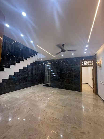 دار للبيع مساحة 140م حي الجامعه شارع 10 بناء طابقين حديث 2025 4 غرف نوم مكان مميز جدا للاستفسار واستقبال العروض والفرص الاستثمارية يرجى الاتصال على الرقم التالي *********** مدعوما بخدمه واتساب
