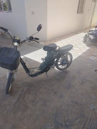ماطور شحن • ٤ بطاريات • بدون بطاريات