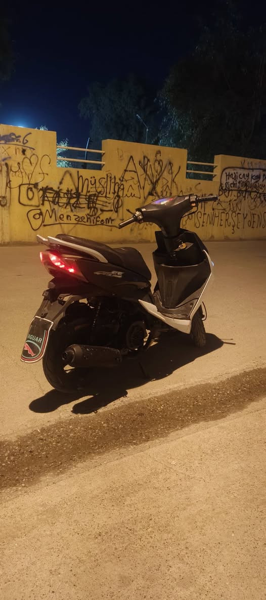 ماكس اف اس موديل 2021 سرعه 120 دراجه كفاله عامه مابيه اي عطل أو نقص كله علابلاد محرك ناعم لاصرف ولا بخار فول نشاط كهربائيات وسلف ودشبول كله شغال ماطور فول نضافه وتايرات جدد موشم سعره 230 بيه مجال قليل الرقم ***********
