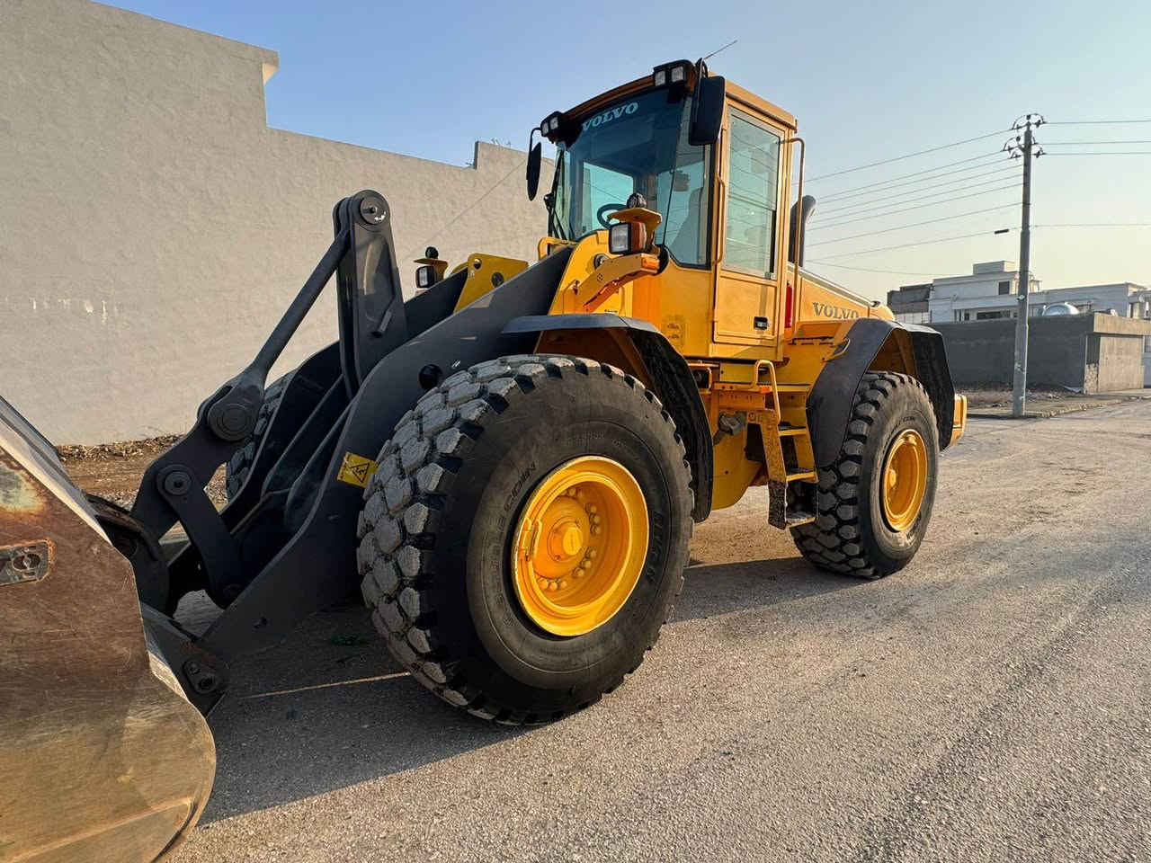 ***********

Volvo l120e
2005
4000سەحات
هەموو گیانی بەشەرت 
بۆیاخی نییە أربيل, العراق
