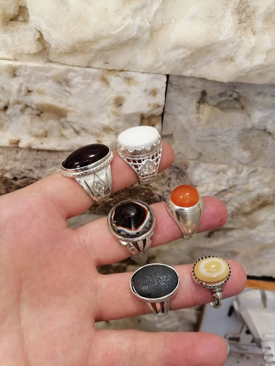 السلام عليكم
محابس فضه 925 شرط عدد ٦ قطع
أحجار العقيق اليماني شرط
وجزع اليماني
وحجر حديد صيني مشروط مخطوط
المكان النجف الاشرف ويوجد توصيل


**إذا كنت صاحب هذا الإعلان وتريد حذفه لأي سبب، رجاءا أرسل رسالة إلى الدعم الفني**