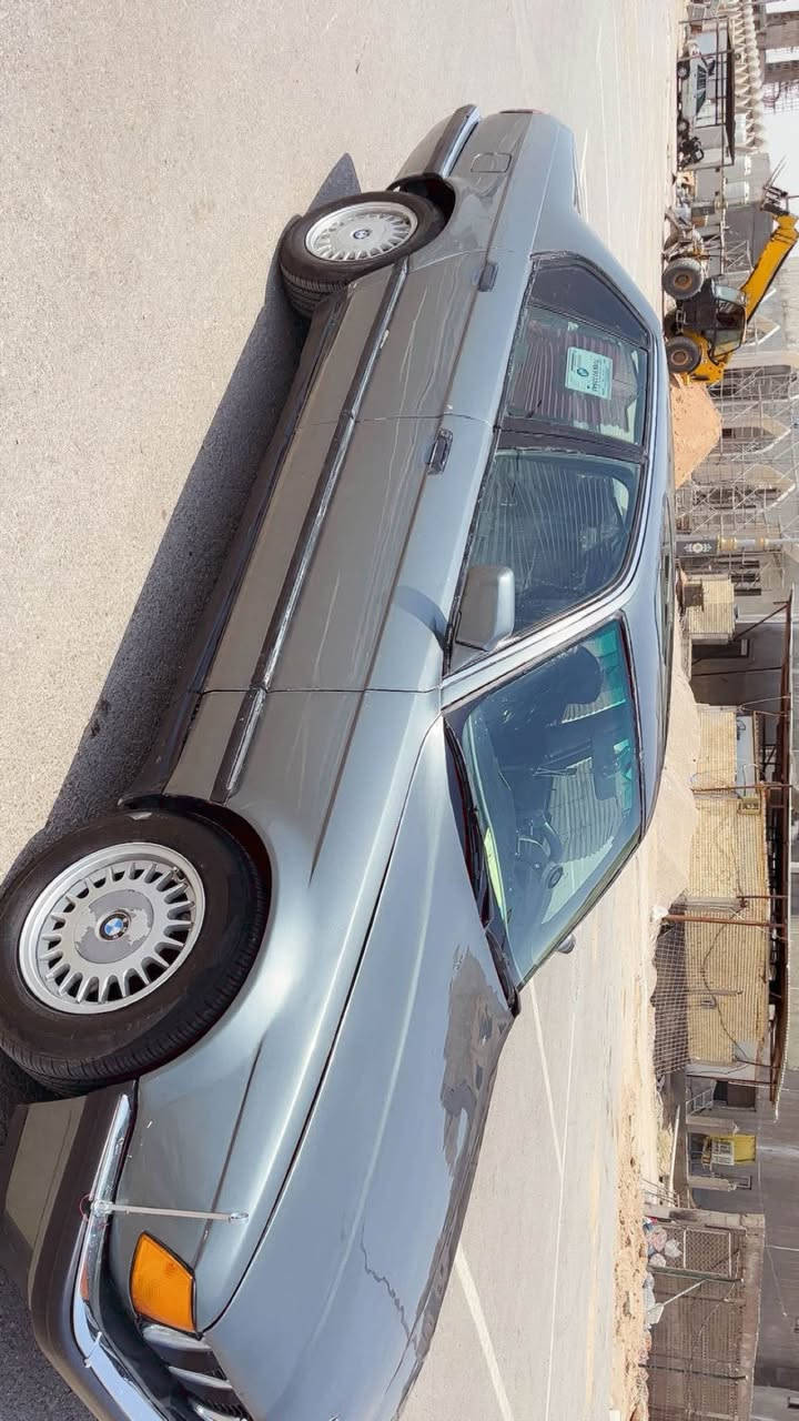 بي ام موديل ١٩٩١ حجم ٧٣٥ مكينة مفتوح سيارة جاهزة  نصبتها حلوة 
كير مكينة حدادية تخم تاير تبريد شاشة كاميرات دواخل مرتبة مصبوغة عام جمالية سيارة جاهزة والحمدلله ترايها وين ما تريد  رقم بغداد تحويل مباشر 
للاستفسار الاتصال او مراسلة واتساب 
*********** ناصرية, ذي قار
