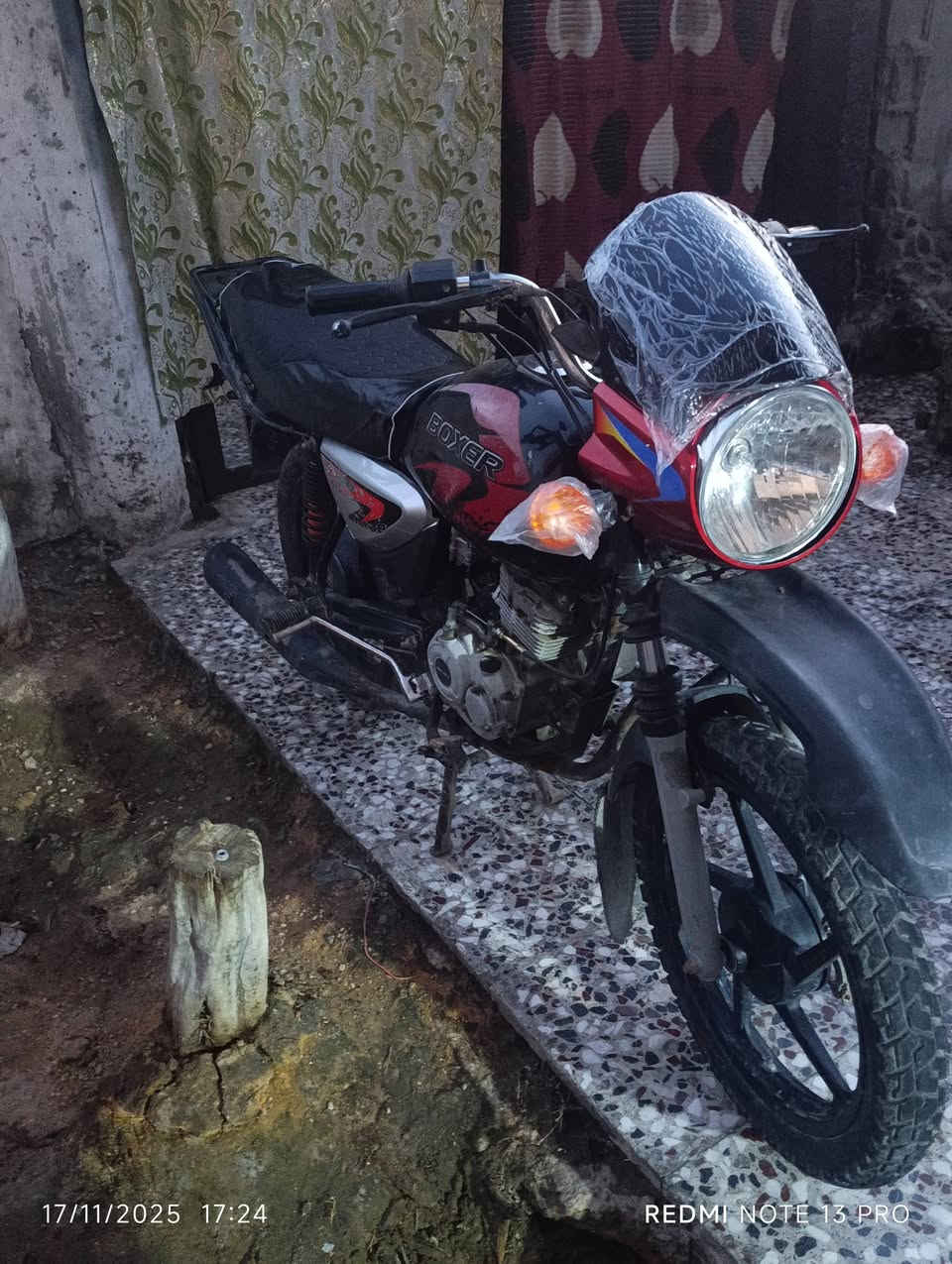 السلام عليكم دراجه بوكسر موديل 2020 اوراق محرك اخرس كهربائيات شغاله دبلات شغاله السعر 550 مكاني حله بكرلي رقم الهاتف ***********
