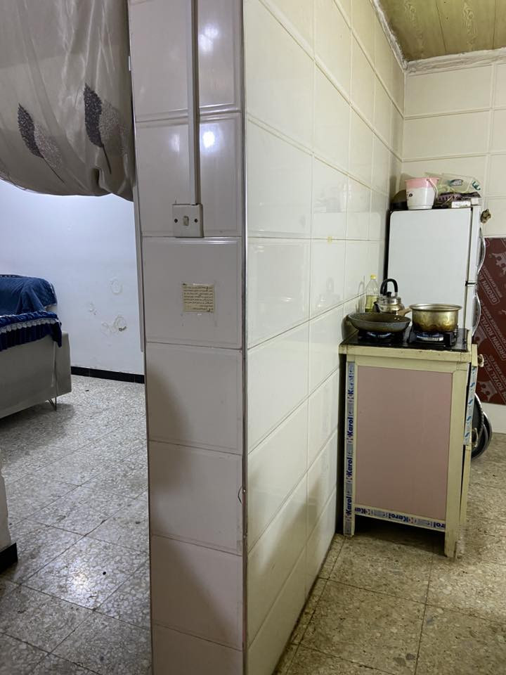 السلام عليكم نصف قطعة خلفية للبيع قطاع 37 شارع الفلاح الفرع العريض رابع بيت علة الشارع طابقين مرممة جديد كاشي سراميك بياض كهرباء مي مجاري كله جديد السعر 80 مليون وبي مجال رقم الهاتف ***********
