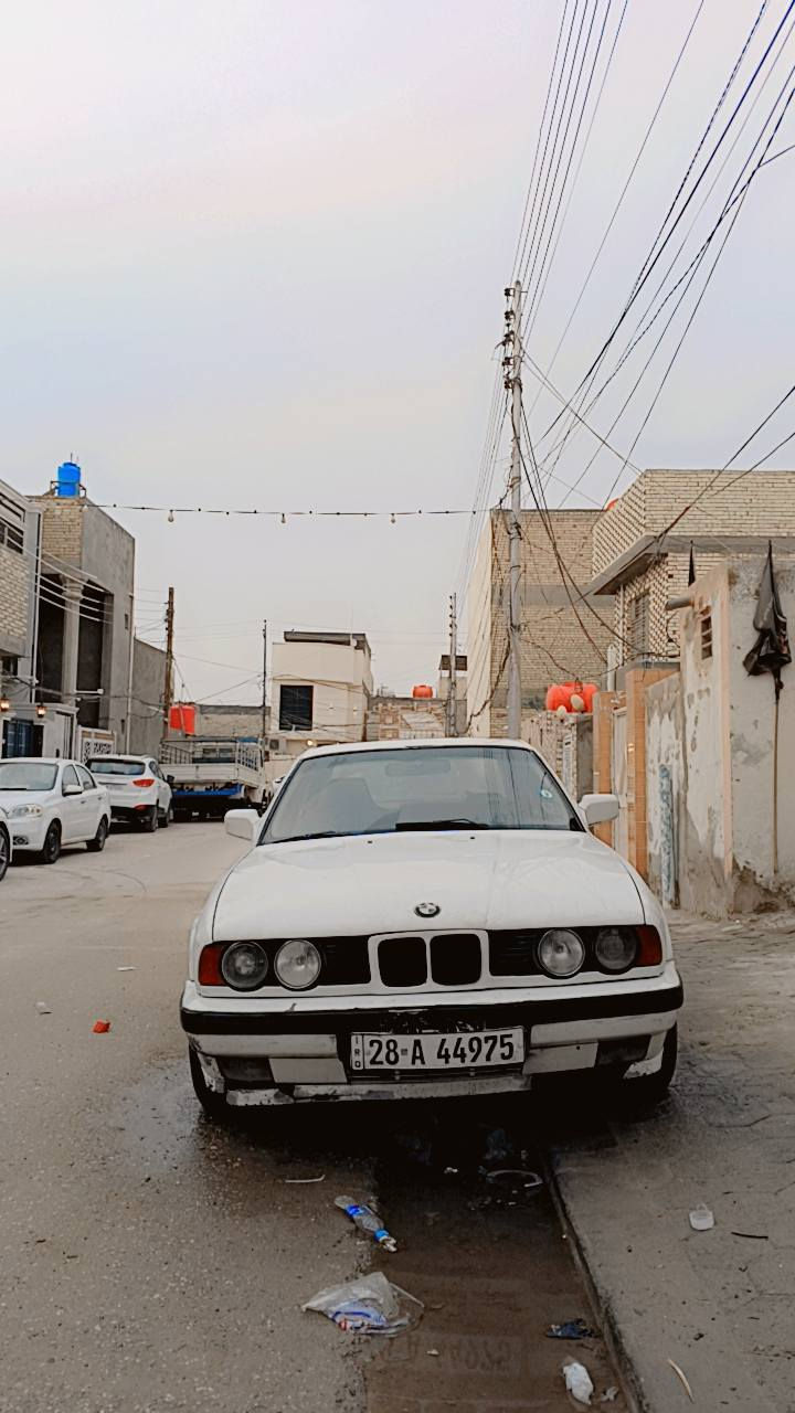 سلام عليكم BMW
موديل 1989
الغرفه 80 بلميه نضافه 
حداديه معوزه دبلات امامي 
تخم تاير جديد 
خمسه ويل 
هزه باسمي السياره 
تبريد جديد من كلشي 
كهربايات كله شغاله بس السنتر لك ميشتغل 
ولكشر يرادله ترتيب مثل مشوف بلصوره ولفديو 
هذا تلفوني ‏‪***********‬‏ فقط وتساب دزلي رساله اوتدلل السياره نجف الماني السعر 40 واسف عل اطاله تحياتي
