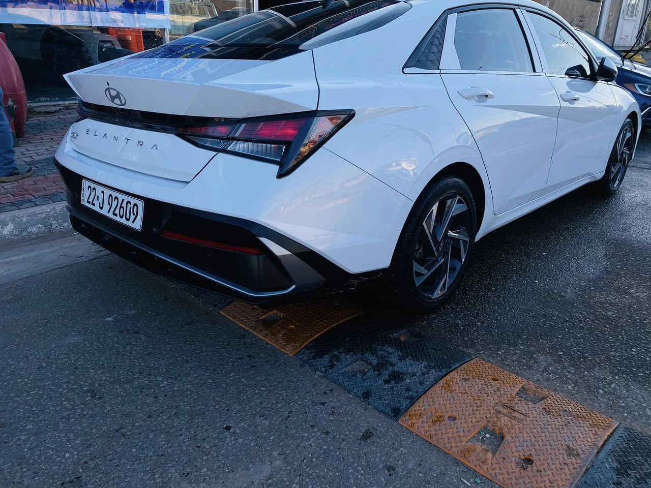 السلام عليكم للبيع هونداي النترة 2024 فول مواصفات واحد على واحد ماشيه 30 الف رقم اربيل وكاله مداور حاضر 
مكفوله عدى رصعه الباقي كفاله من بارد وصبغ وتبديل محرك 1500 دبل نوزل فتحة بصمه شاشه كامرة دوارة كشنات جلد جنطة ذكيه عند الاقتراب انارة ترحيب مري كهرباء سبير منازل وبعد بيه مواصفات هواي 
السعر 145 وبيه مجال 
مكانه كربلاء طويريج 
***********
