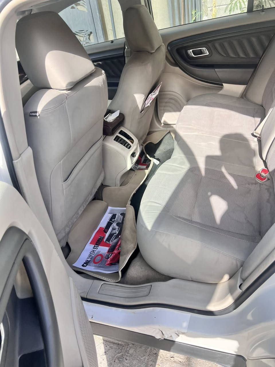 السلام عليكم
فورد تورس ٢٠١١ خليجي شركه نيفا  اللون ابيض سلايد روف 
رقم بغداد 
السياره مكفوله من الضربه والصبغ 
سبير منازل لحد الان بل جيس 
السياره تخم تاير جديد 
السياره عليها ادامه كامله يم الاستاذ سيف الفضلي كل ٦ اشهر 
بلكات تخم جديد 
نوزلات جديد
قاعده فيتبم و فيتبم جديد 
دسكات تخم جديد + ضمان ٤٠ الف كيلو متر
صدر امامي جديد 
فلنجات تصفير جديد 
باتري من تاير مول جديد + ضمان 
السياره فتحه + كاميرا خلفيه + حساس خلفي +مانع انزلاق +تحكم ستيرن + ماشيه ١٥٥ الف ميل + تسحك بانزين عادي + دوانز تنساه
وياها هديه زوج تاير القديم مالتها 
استخدام السياره فقط للدوام وللبيت 
عارضها ١١٦ وبها مجال شي بسيط 
تحويل ثاني يوم 
للاستفسار 
***********
***********
