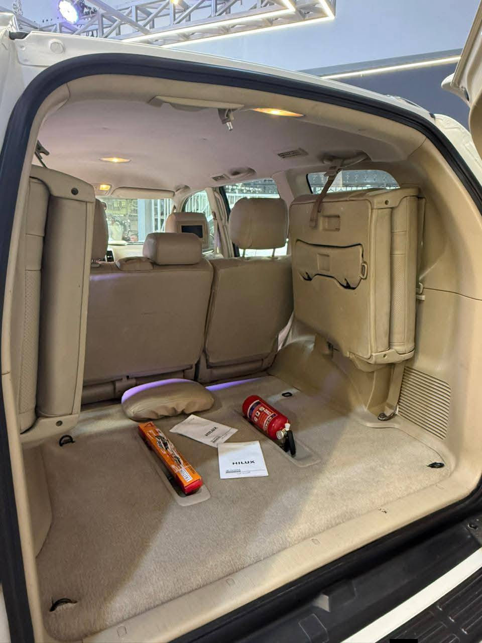 السلام عليكم 
برادو موديل 2009 وارد كويتي دبل تانكي 6 سلندر فول مواصفات عدة الفتحة  فور ويل     
الاتصال ***********
