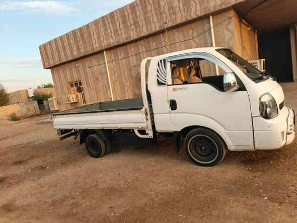 السلام عليكم 
كيا حمل 2014 سنوية ورقم جديد 
تخم تاير صدر جديد بيه صبغ شبرين باب السائق فقط 
الباقي كفاله 
مكان ديالى مندلي 
السعر 105 وبي مجال بسيط 
***********
***********
