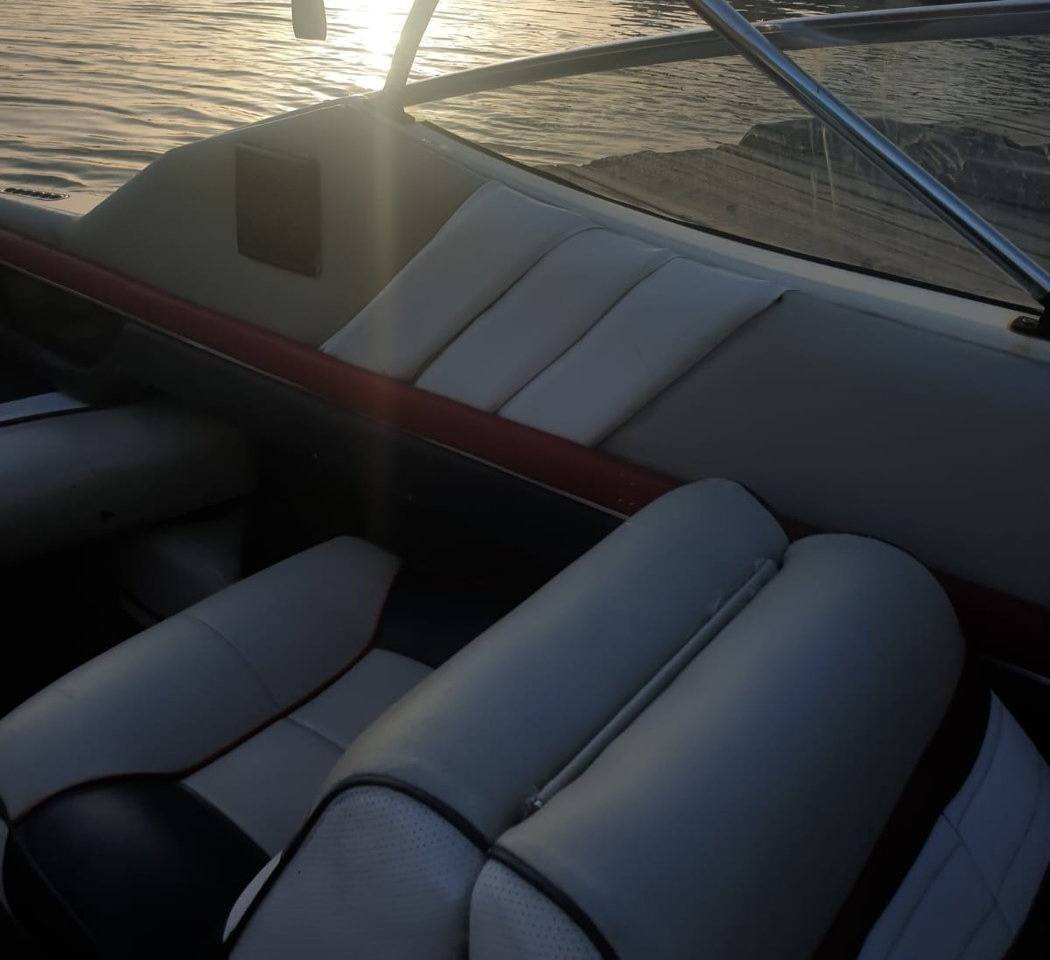 سلام عليكم زورق للبيع نوع بايلينر مع محرك 225 ايفرود الزورق جديد جدا نازل مرتين فقط بل مي غرفة نوم تحمل شخصين زورق جاهزمن كلشي مع عربانه ابلاديه تفاصيل أكثر اتصل وتدلل ***********
